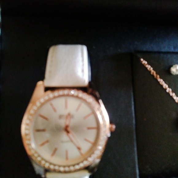 Gift Set: Watch, Necklace and Earrings - Picture 2 of 6
